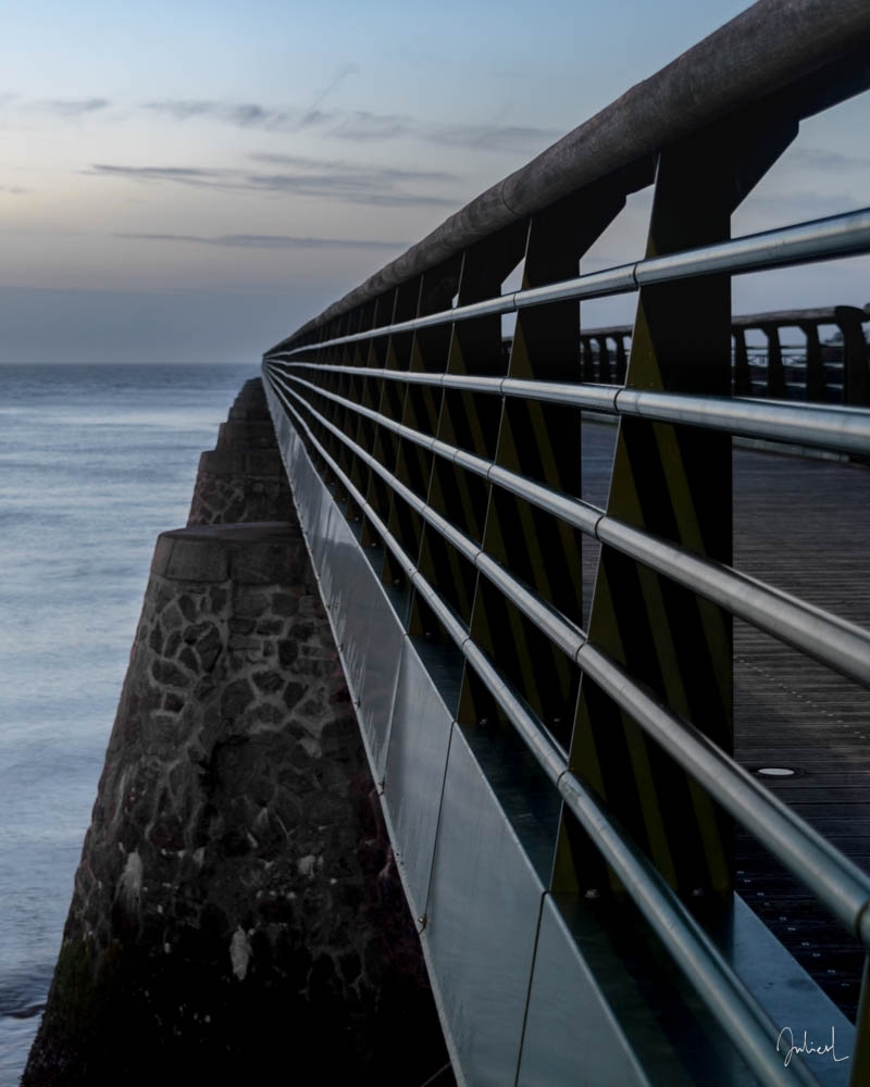 Aiming at the horizon, Les Sables d'Olonne, France